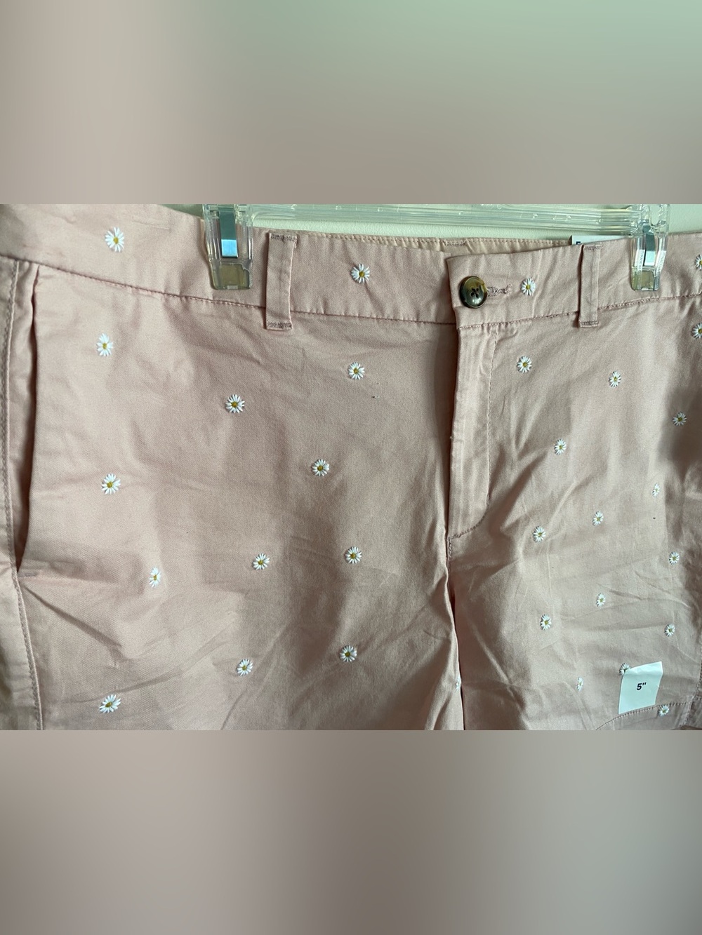 NWT Old Navy Everyday Shorts Light Pink with White Embroidered Flowers 5 Inch 16 - Picture 2 of 7